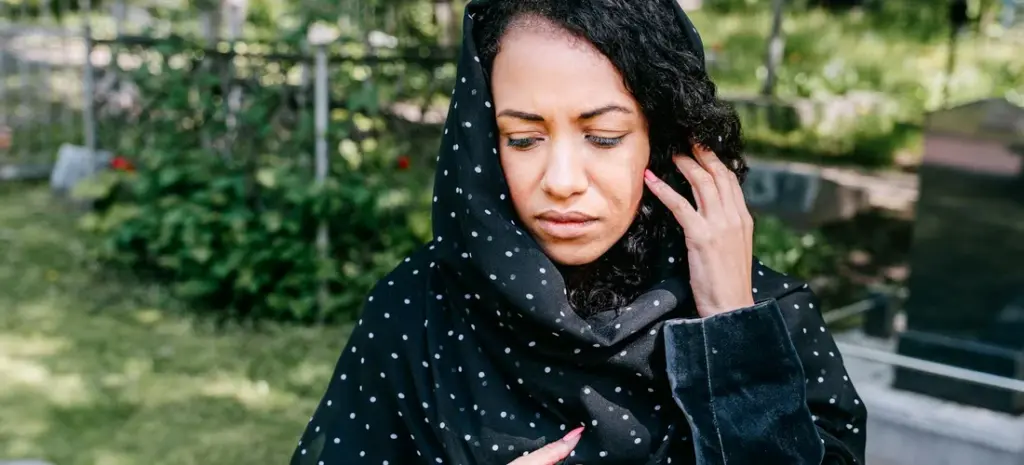 What to Wear to a Casual Funeral: Respectful Attire for Informal Services