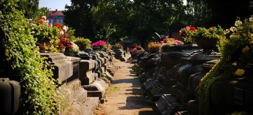 Selecting Appropriate Flowers for a Funeral Service