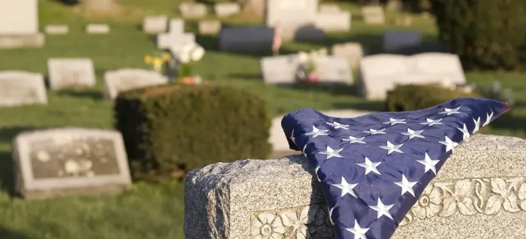 Eulogy vs. Obituary: A Compassionate Guide to Their Key Differences