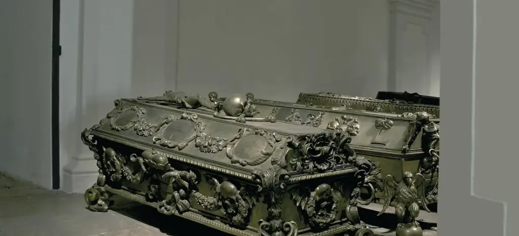 Casket Burial and Grave Lowering: What Happens During a Funeral Service