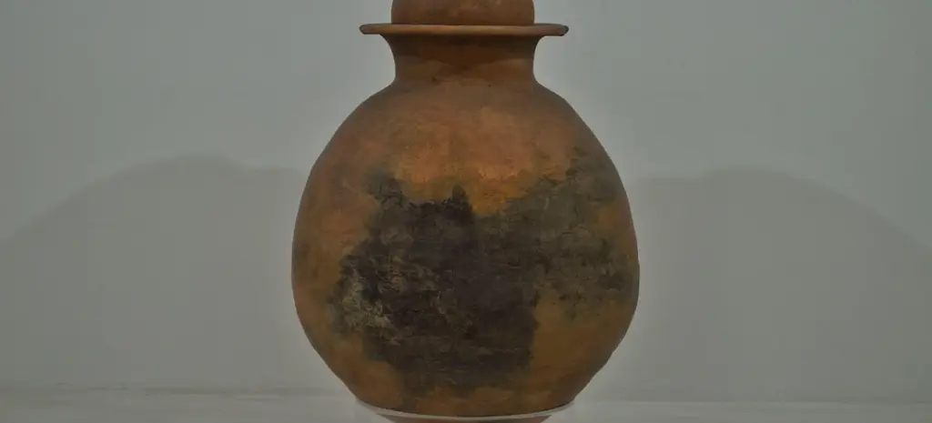 How to Open and Handle Cremation Urns: A Guide to Proper Techniques and Etiquette