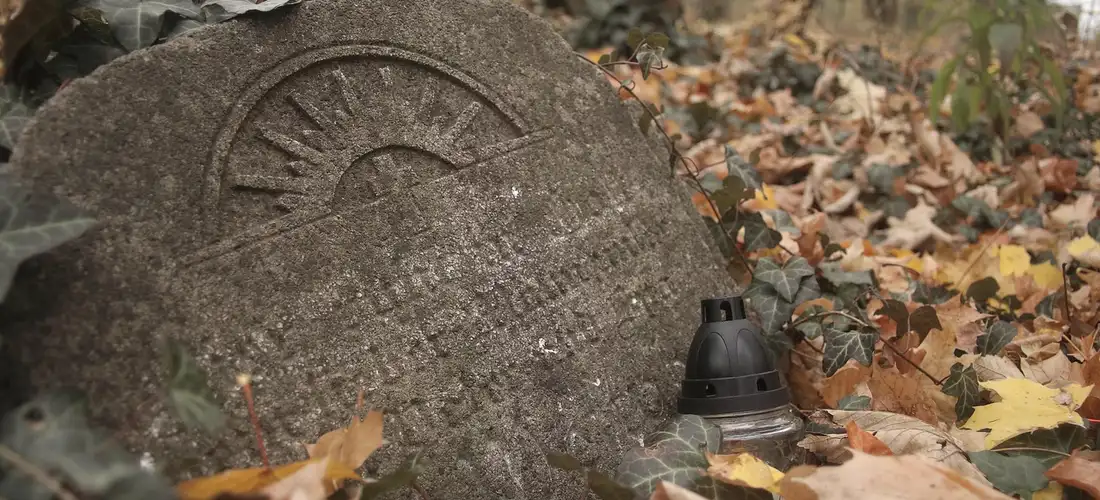 How to Find a Specific Burial Plot or Grave in a Cemetery - The Valedictory