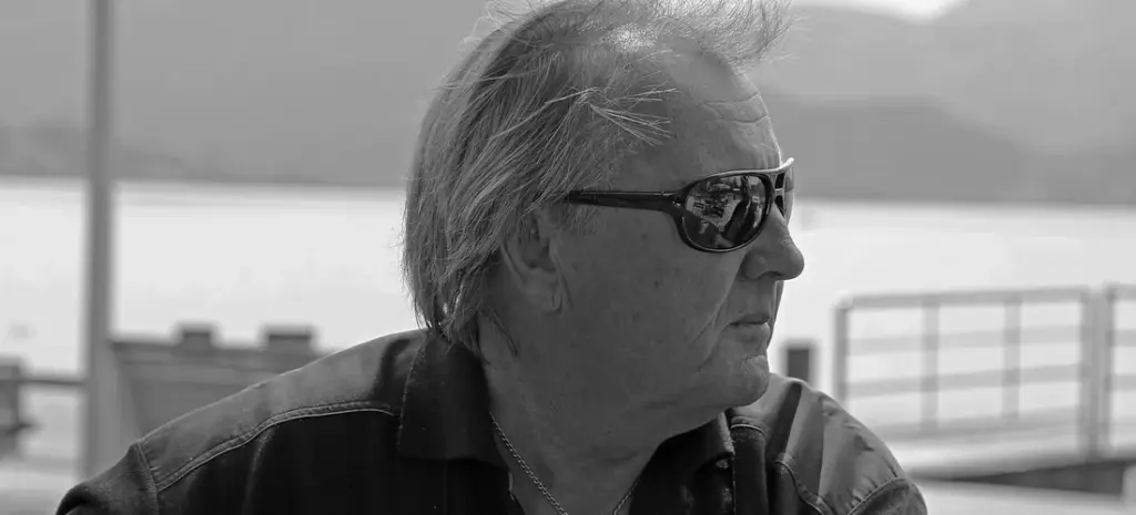 Is It Appropriate to Wear Sunglasses at a Funeral? Etiquette and Considerations